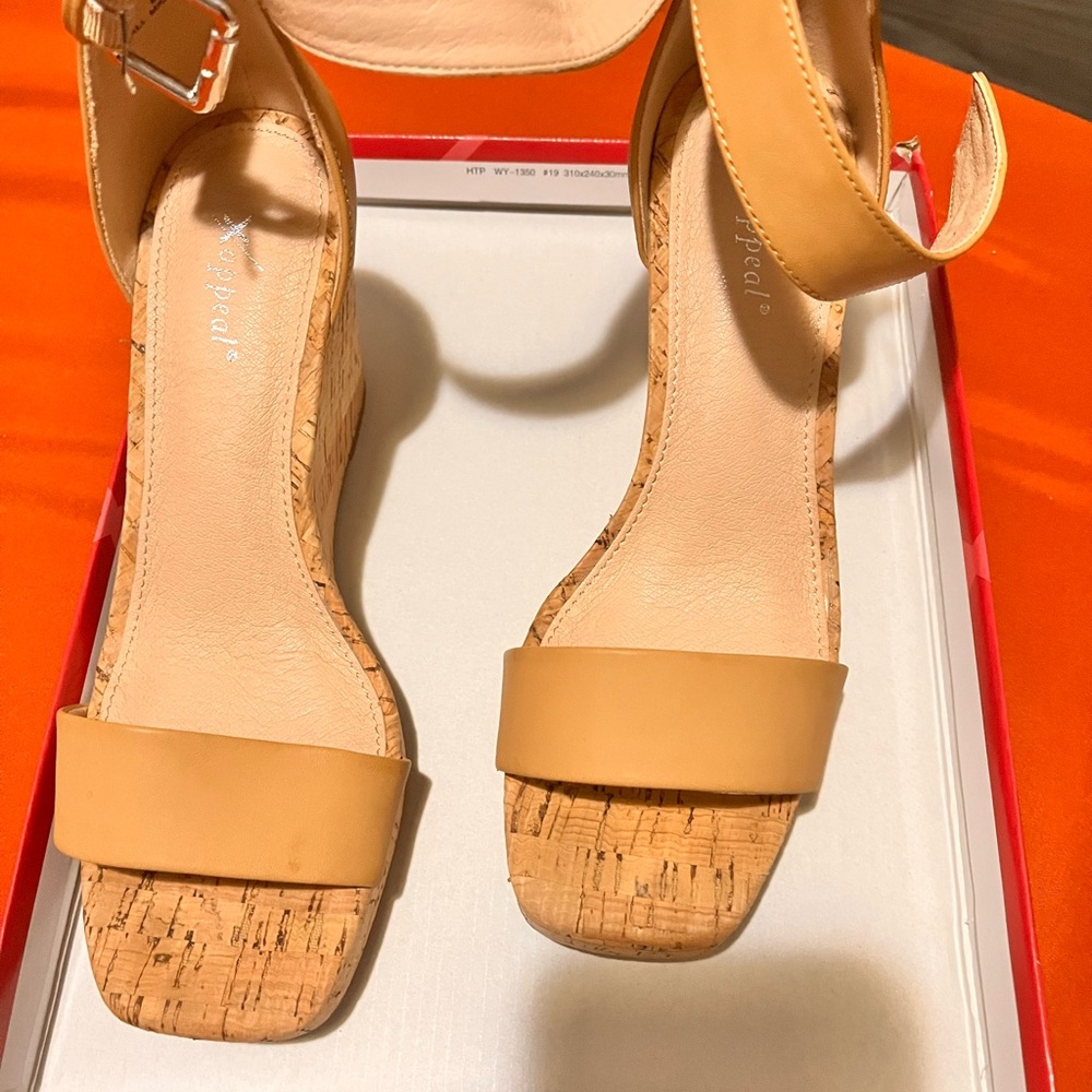 Brown wedges m